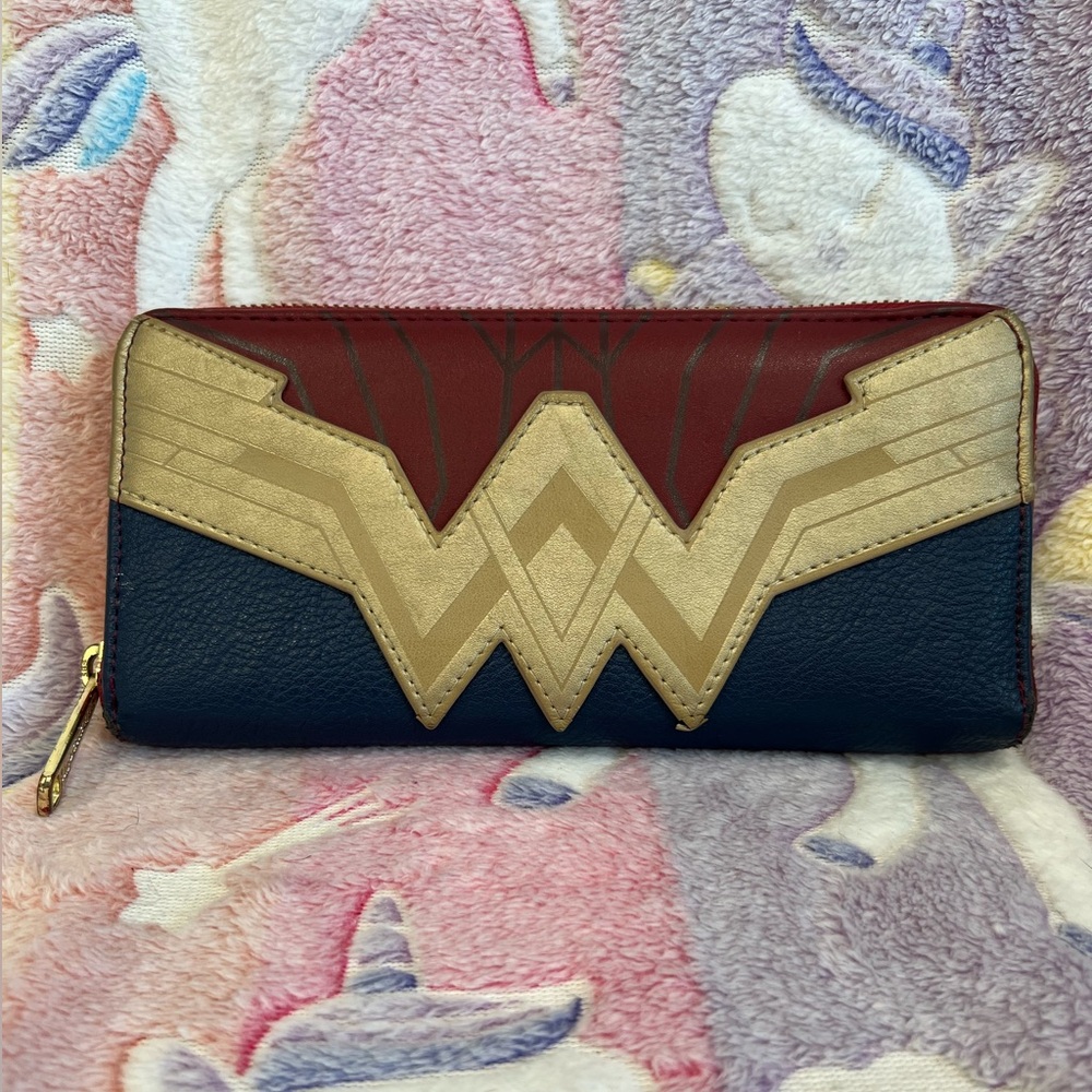 Loungefly DC Comics Justice League Wonder Woman Zipper Wallet